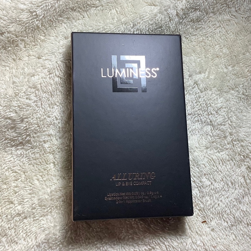 Luminess Alluring Lip & Eye Compact